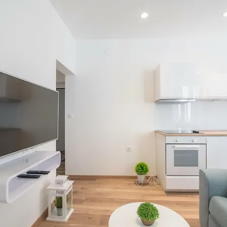 Leona Deluxe Gæstehus 4*