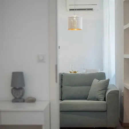 Leona Deluxe 4* Pula