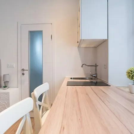 Leona Deluxe Gæstehus 4*