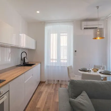 Guest house Leona Deluxe Pula