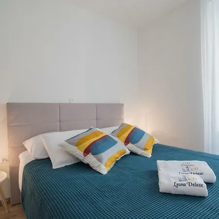 Leona Deluxe Guest house