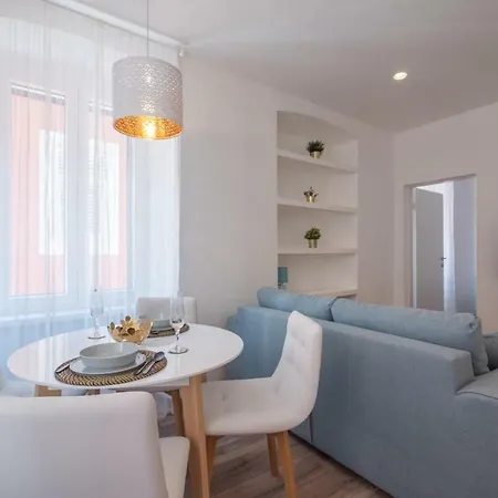 Guest house Leona Deluxe 4*