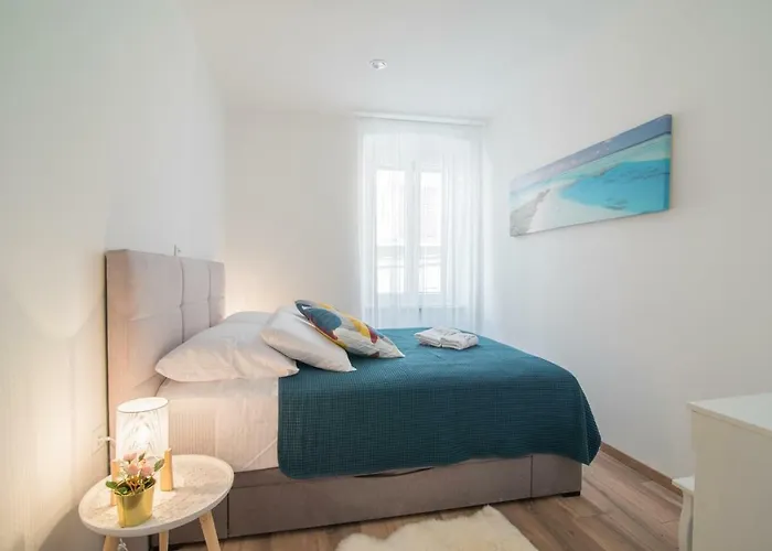 Leona Deluxe 4* Pula