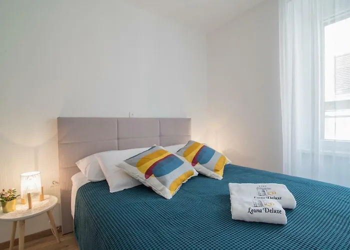 Leona Deluxe Guest house