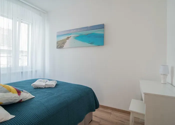 Leona Deluxe Guest house