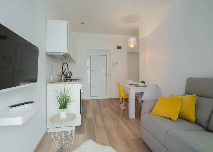 Leona Deluxe Guest house Pula