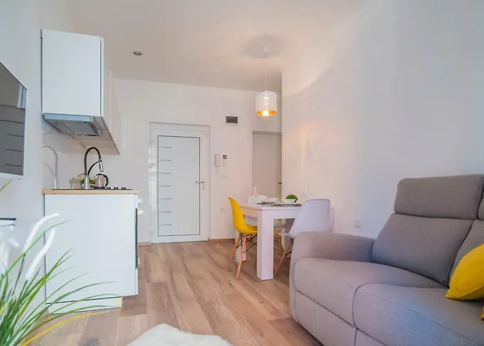 Leona Deluxe Gostinjska kuća 4*