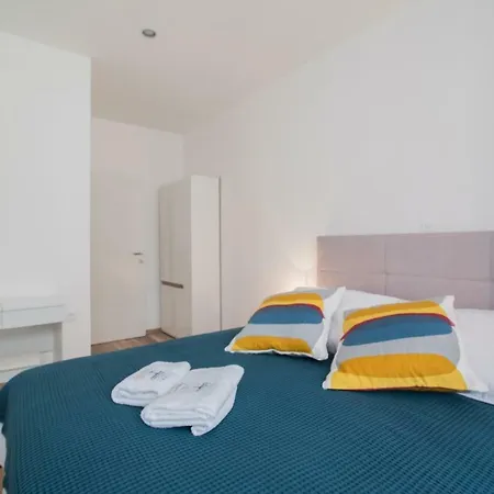 Leona Deluxe 4* Pula