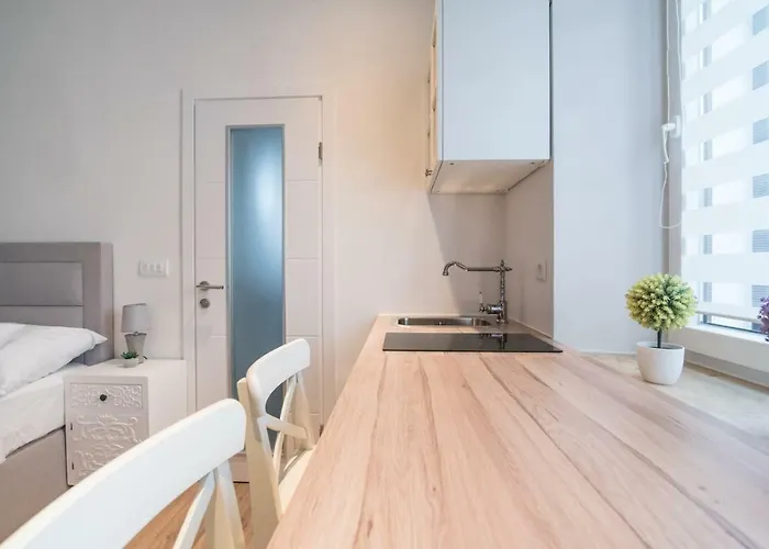 Leona Deluxe Gasthuis 4*