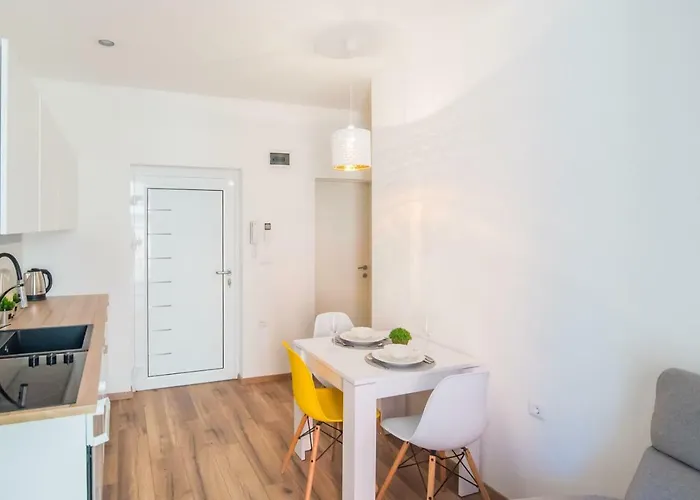 Leona Deluxe 4* Pula